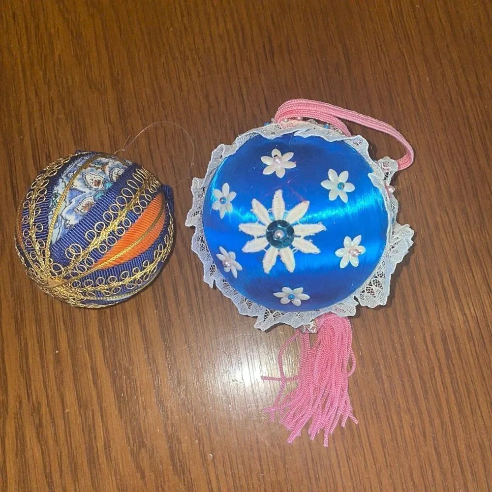 2 vintage Christmas‎ craft round Christmas tree ornaments